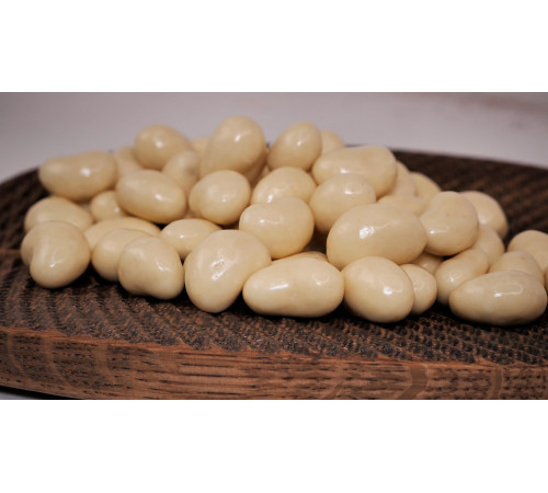 Кешью в банановом веганском шоколаде