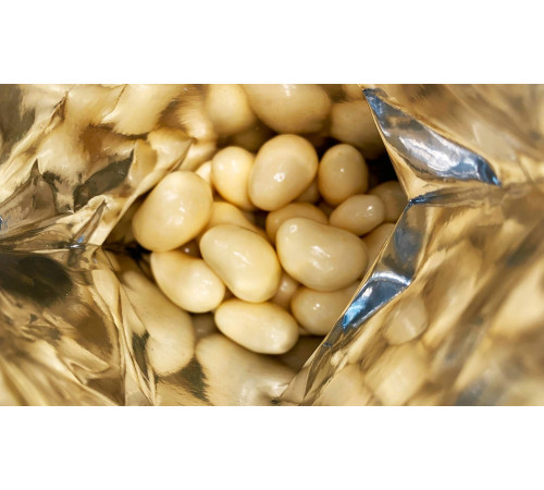 Кешью в банановом веганском шоколаде