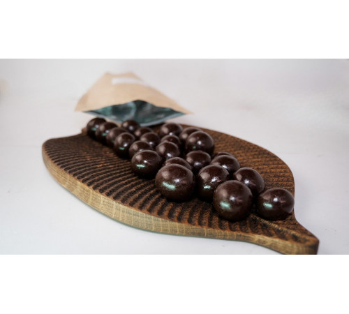 Макадамия в тёмном сыроедном шоколаде