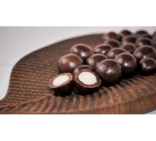 Макадамия в тёмном сыроедном шоколаде