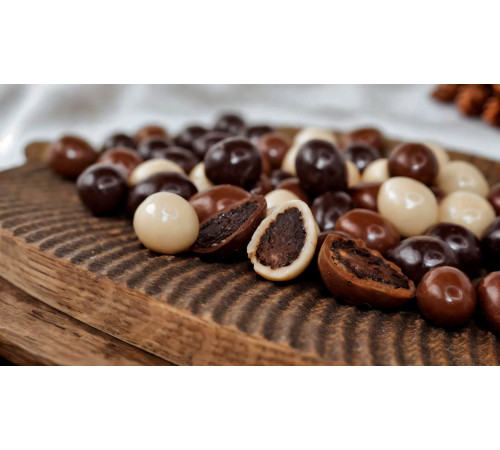 Сосновая шишка микс в трех шоколадах с одуванчиком